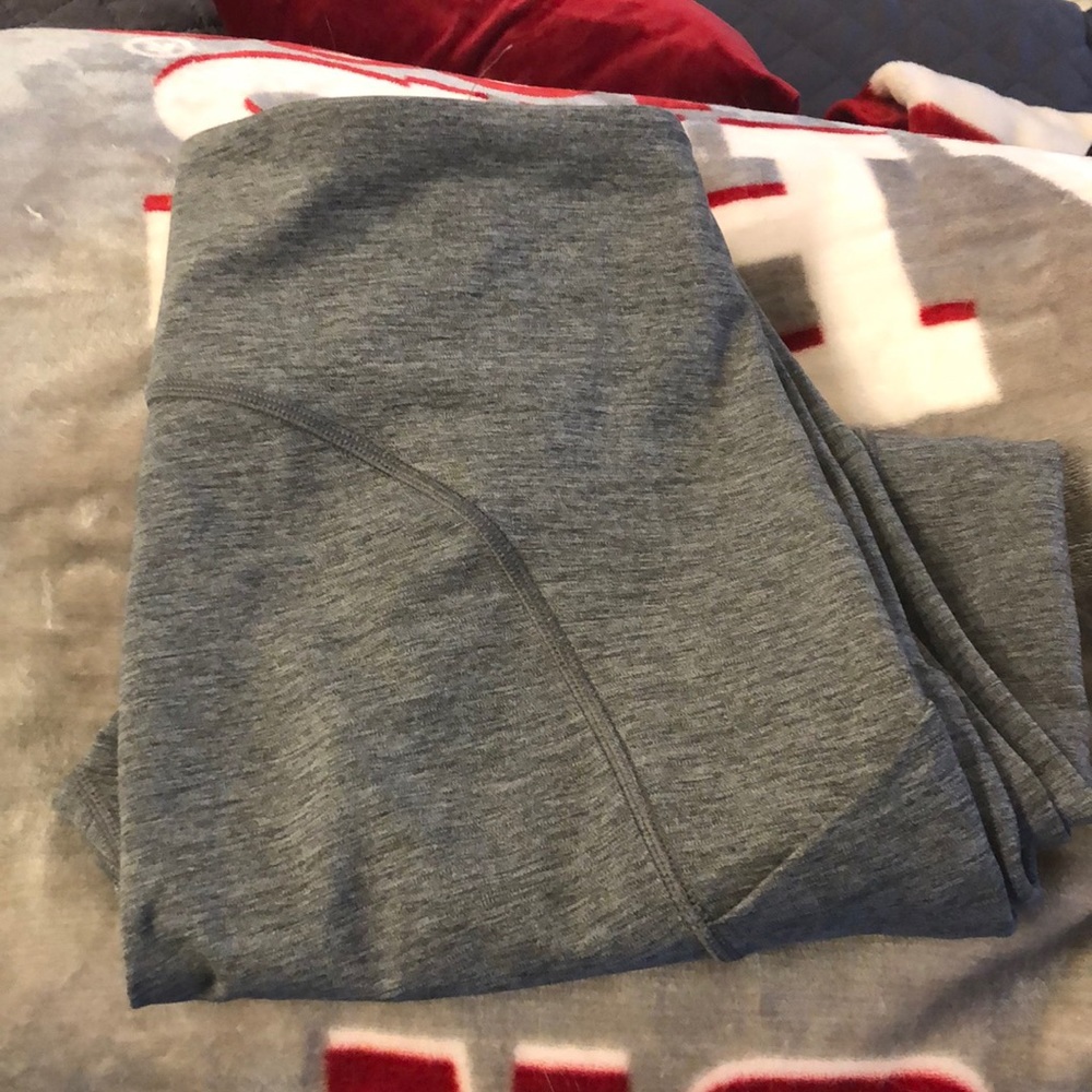 Athleta Ultimate Capri Stash Pocket 7/8 Tight